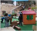 גן מופת בחיפה: בחצר של גן מופת 